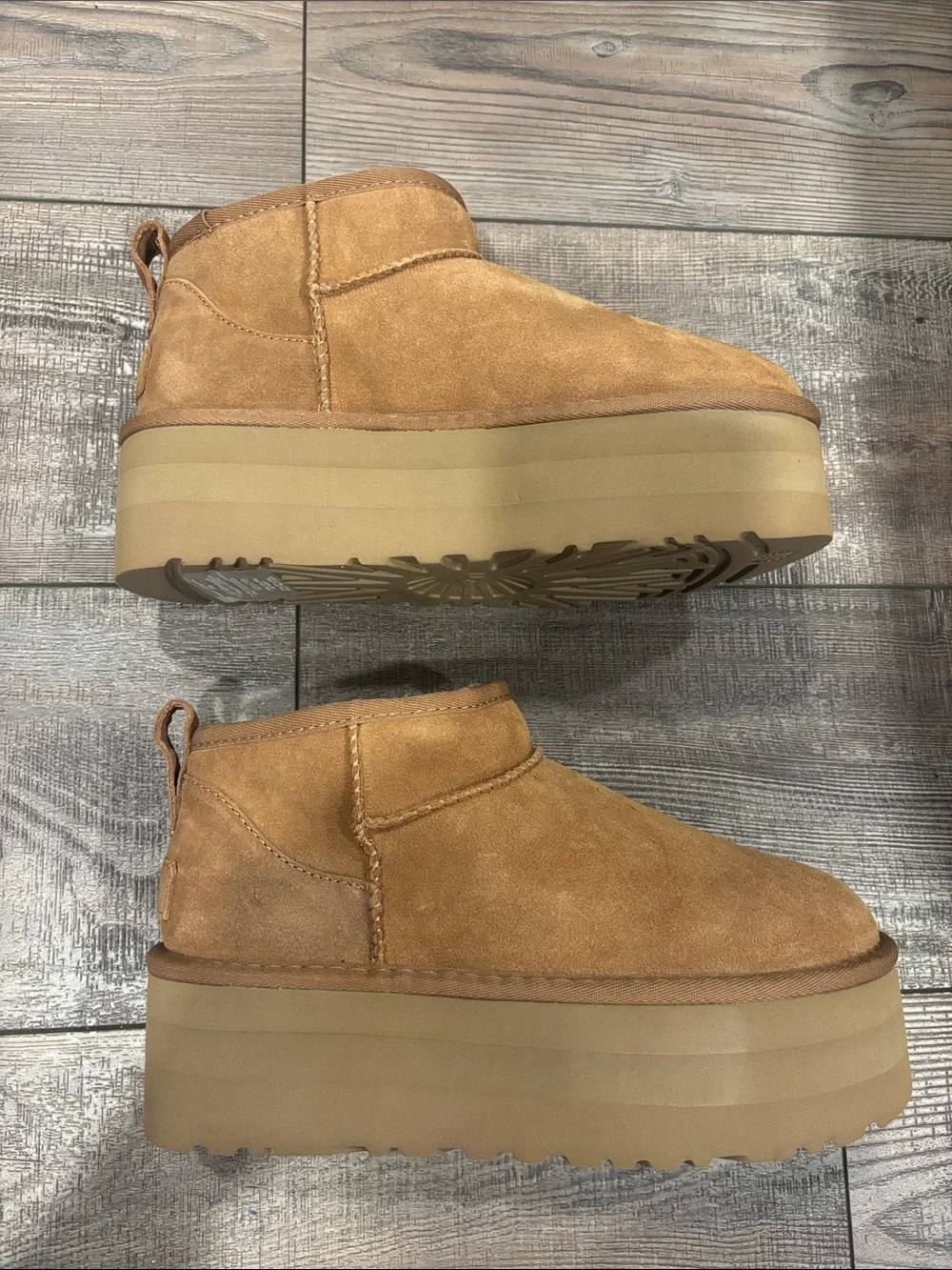 UGG new without